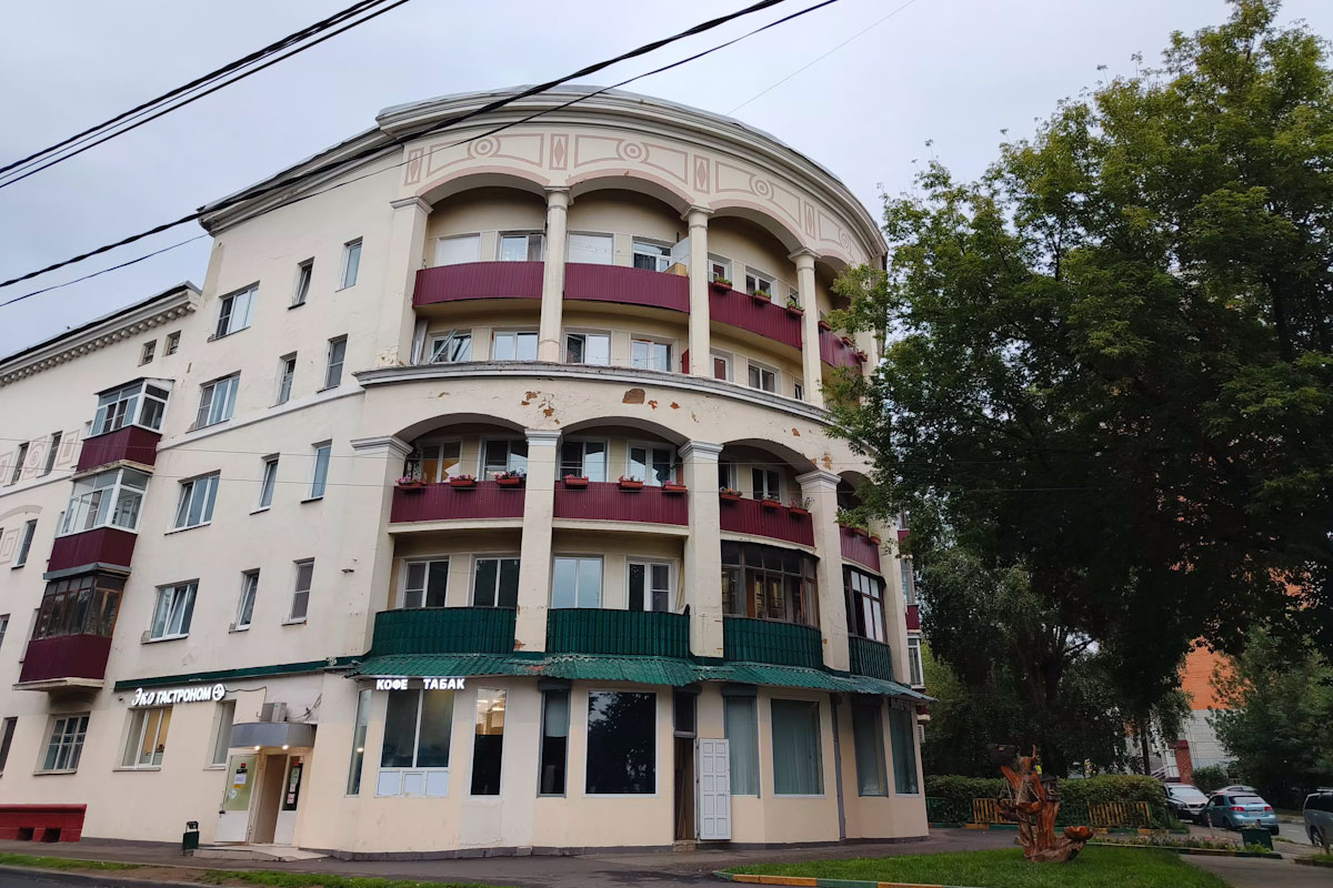 Подольск, Рабочая улица, 32 / Улица Барамзиной, 24