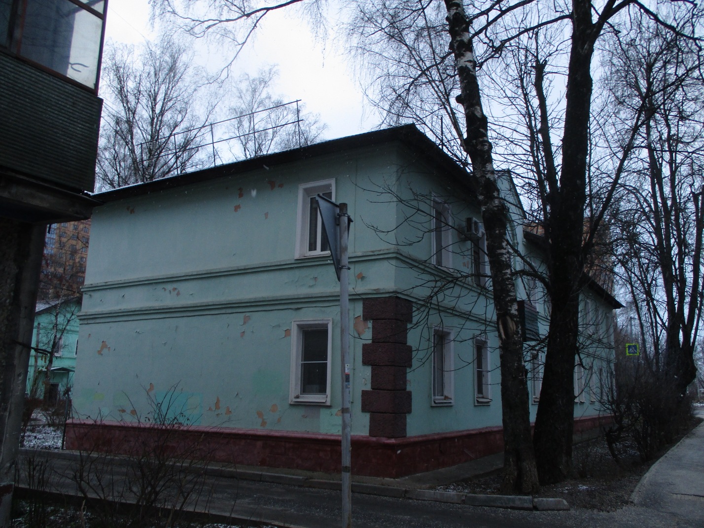 Щёлково, Центральная улица, 27 / Улица Иванова, 9