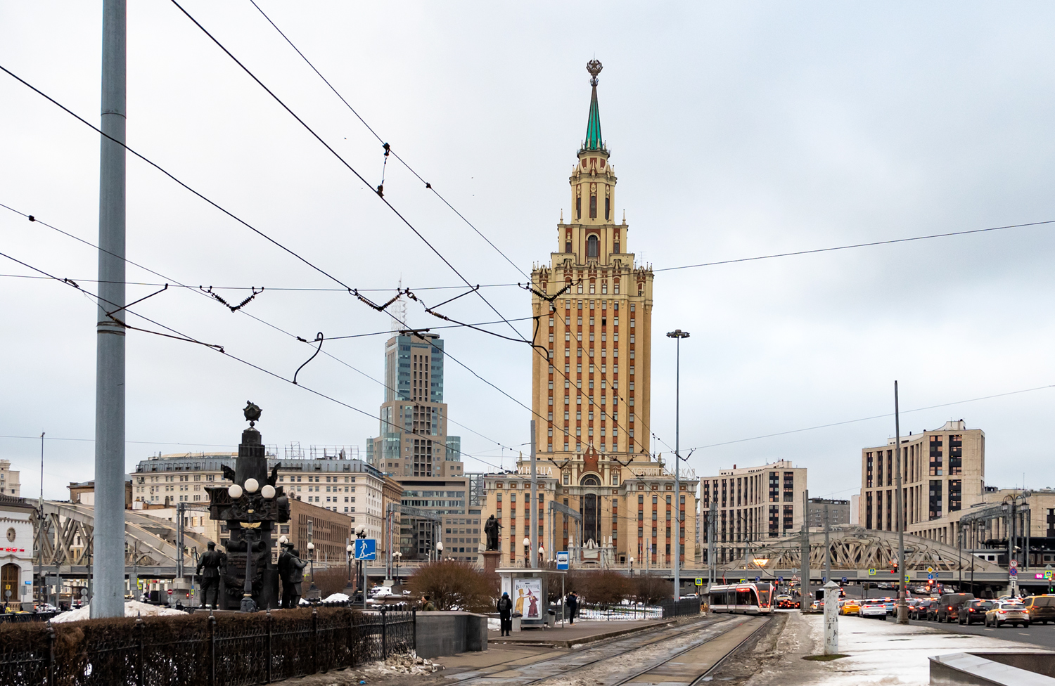 Москва, Каланчёвская улица, Каланчёвский путепровод; Каланчёвская улица, 21 / Улица Маши Порываевой, 40