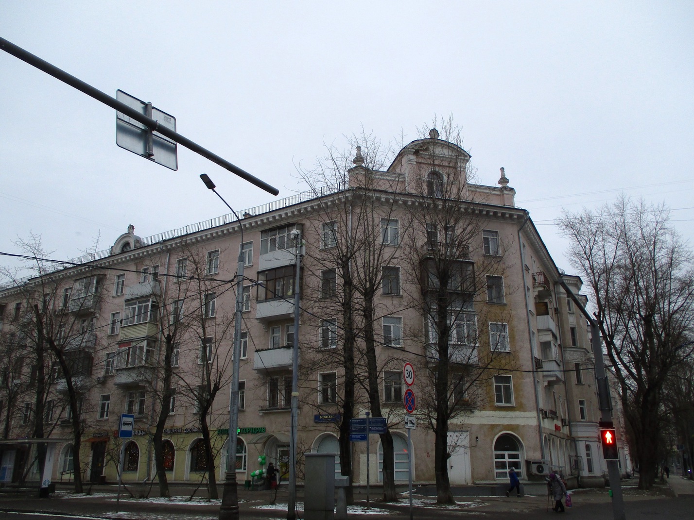 Москва, Саратовская улица, 18 / Волжский бульвар, 10