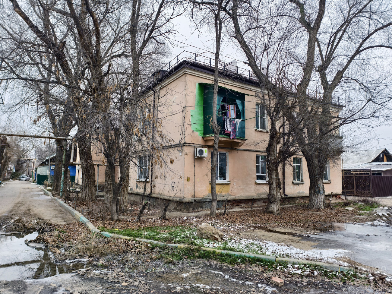 Astrakhan, Заводская площадь, 27