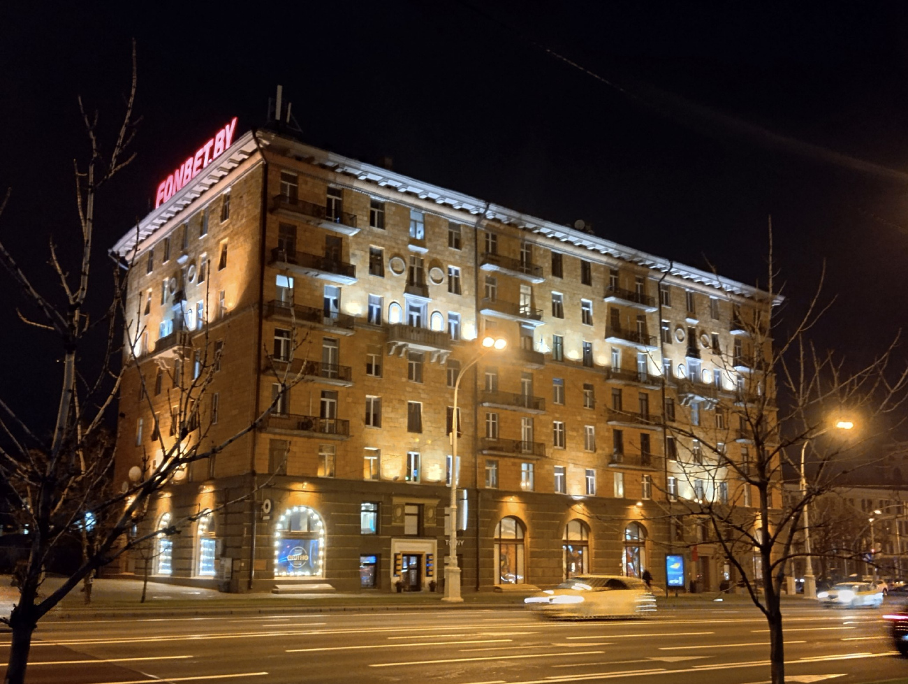 Минск, Проспект Независимости, 47 / Красная улица, 22