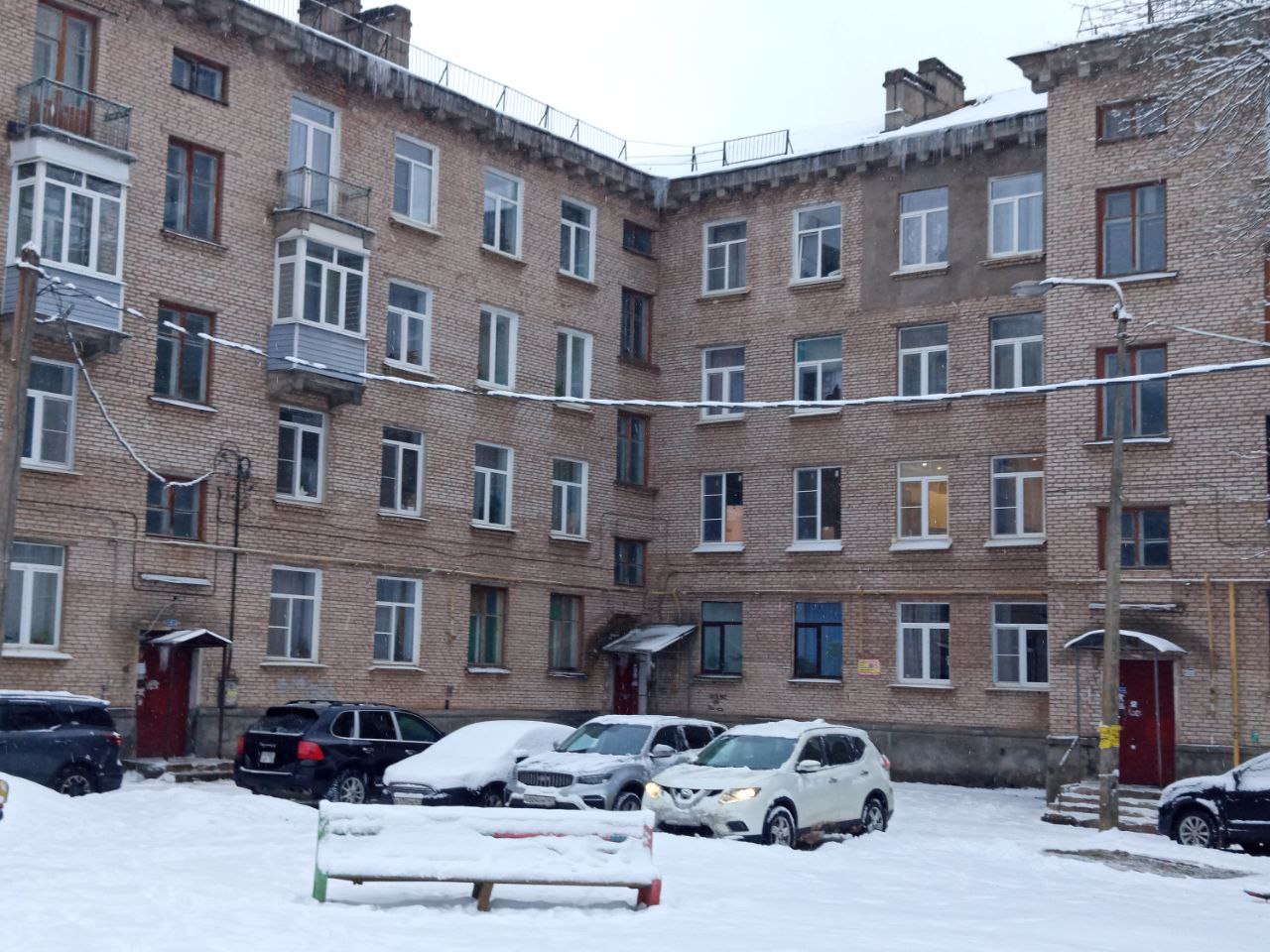 Пикалёво, Спортивная улица, 4