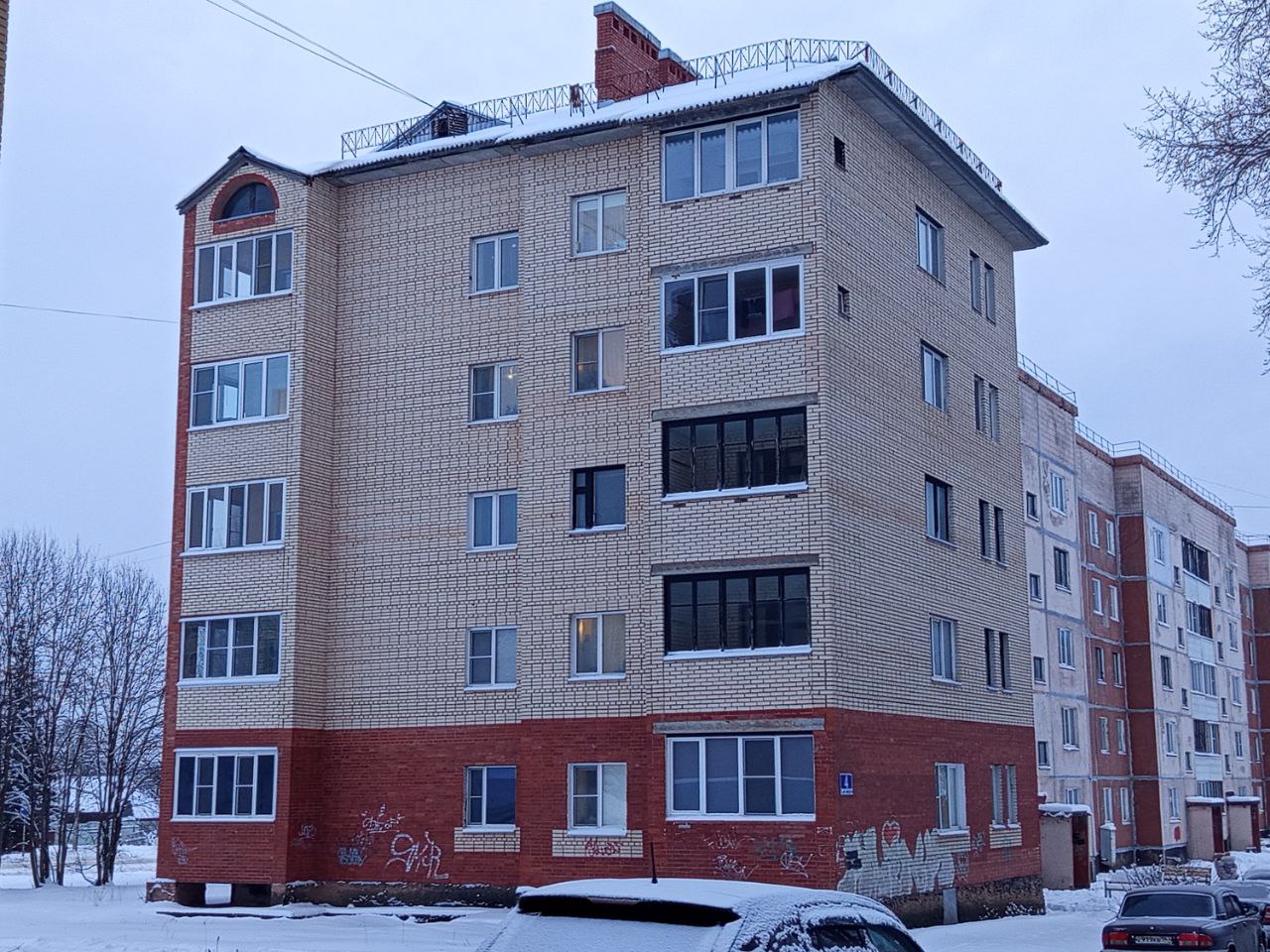 Пикалёво, 5-й микрорайон, 4 подъезд №1; 5-й микрорайон, 4 подъезды №№2-5