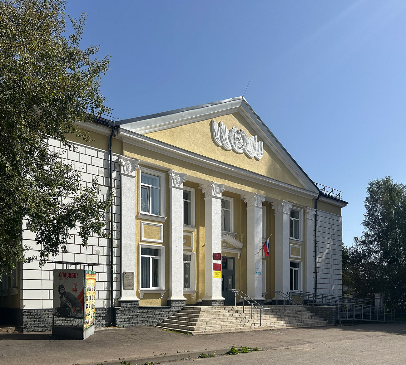 Невель, Улица Маншук Маметовой, 3