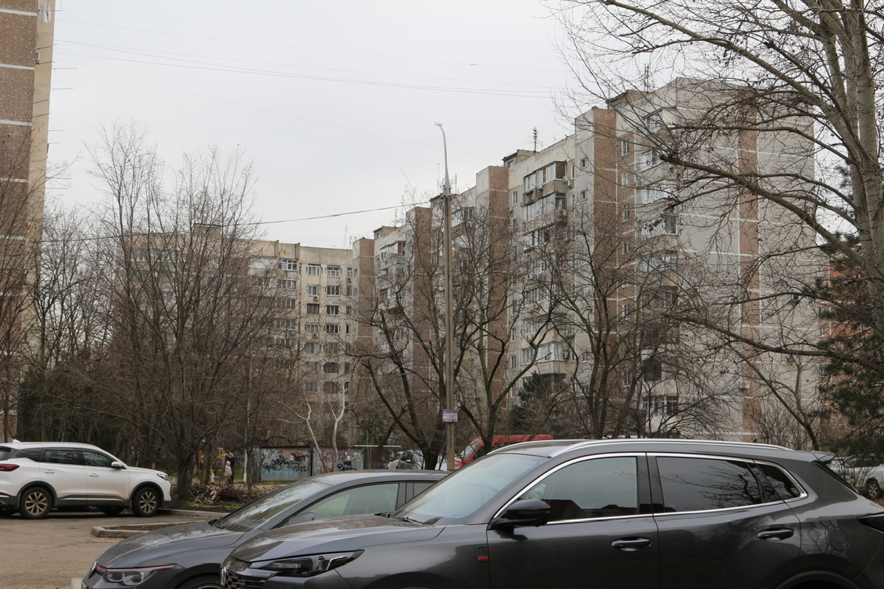 Краснодар, Улица имени Думенко, 12