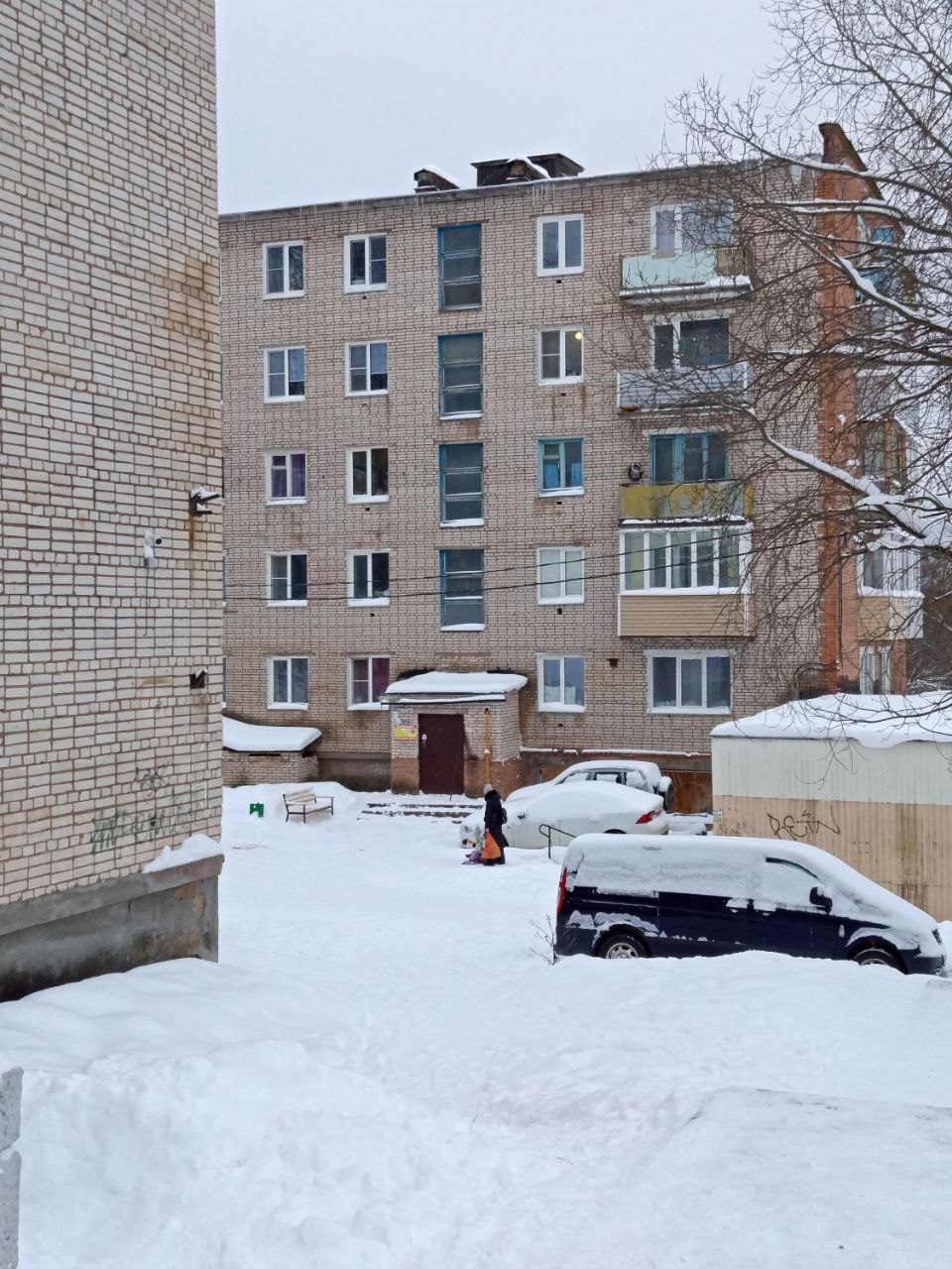 Пикалёво, 6-й микрорайон, 15