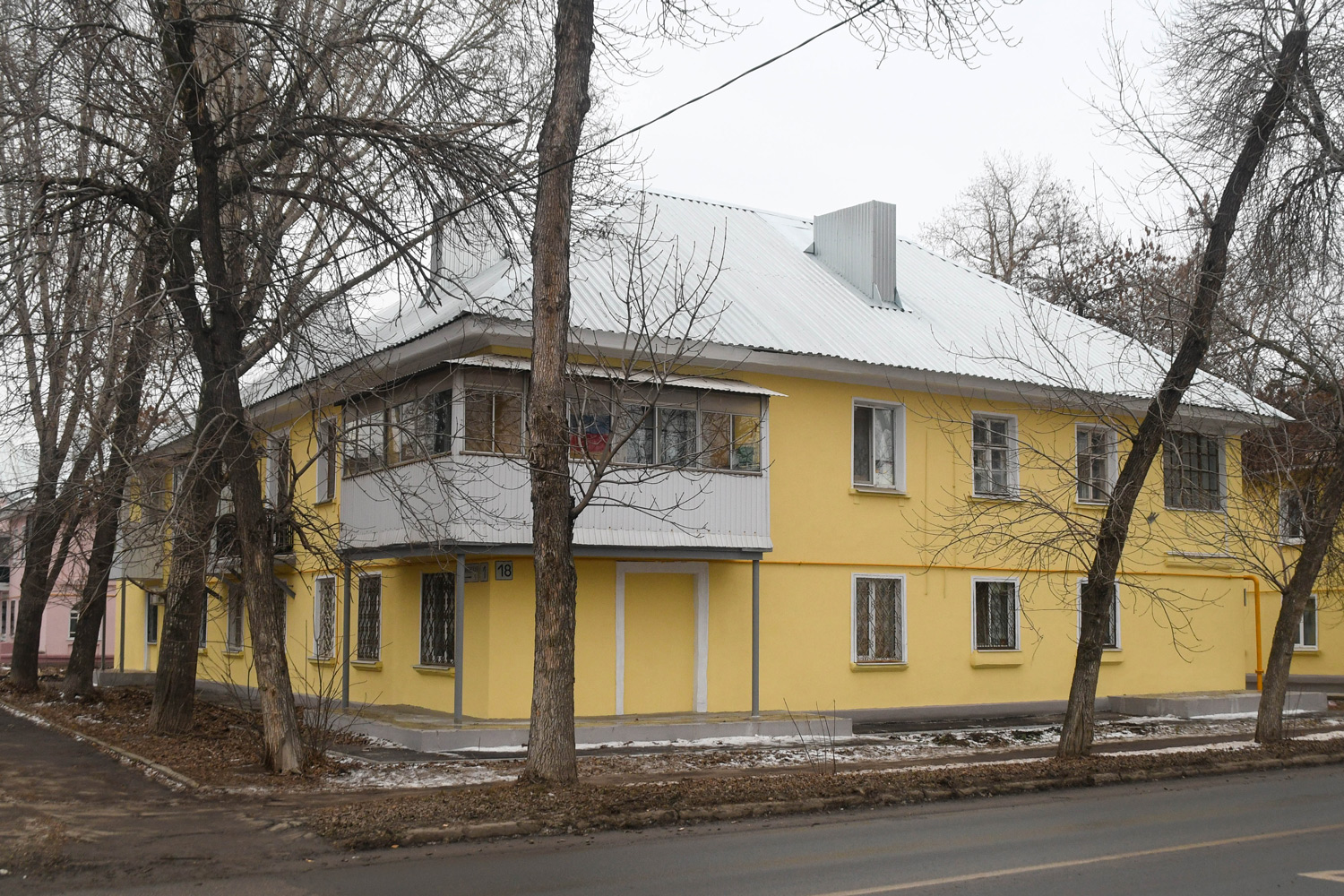 Самара, Калининградская улица, 18 / Кишинёвская улица, 1