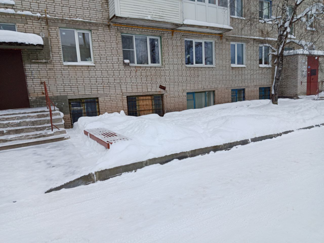 Пикалёво, 6-й микрорайон, 19