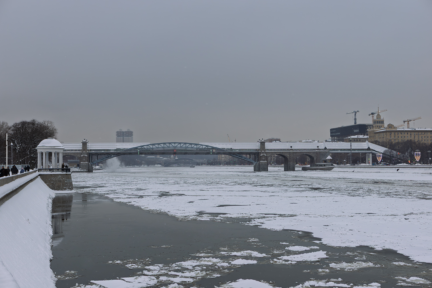 Moskwa, Титовский проезд / Фрунзенская улица, Пушкинский мост