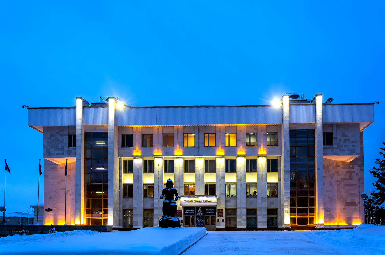 Уфа, Улица Заки Валиди, 40 / Советская улица, 4