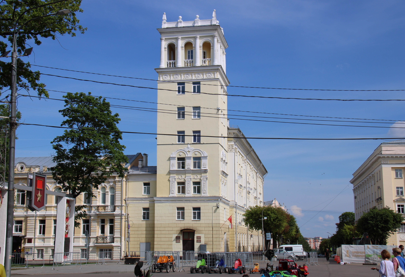 Смоленск, Улица Октябрьской Революции, 4; Улица Карла Маркса, 8