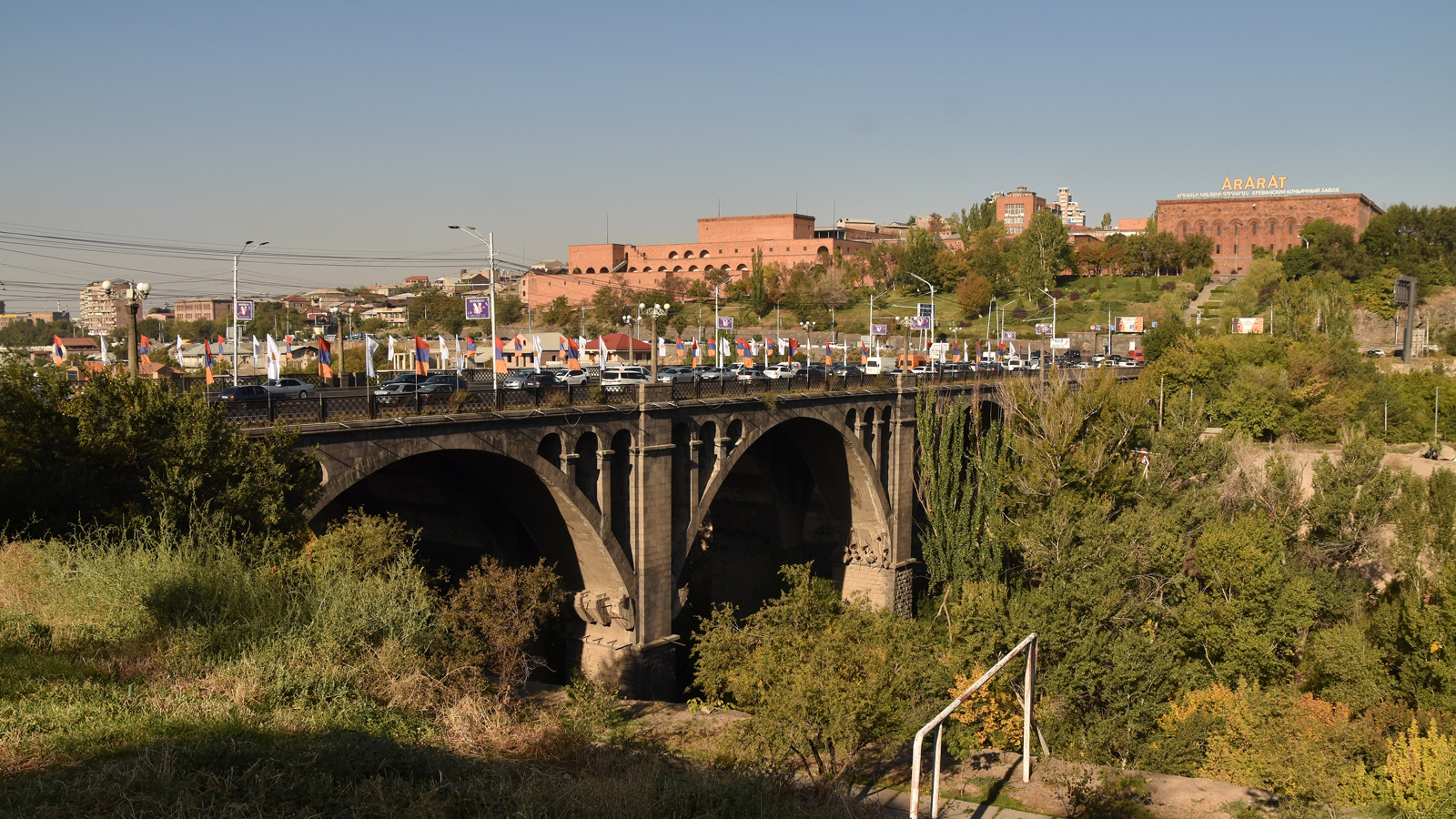 Ереван, Мост Ахтанак; Проспект Адмирала Исакова, 2. Ереван — Панорамы