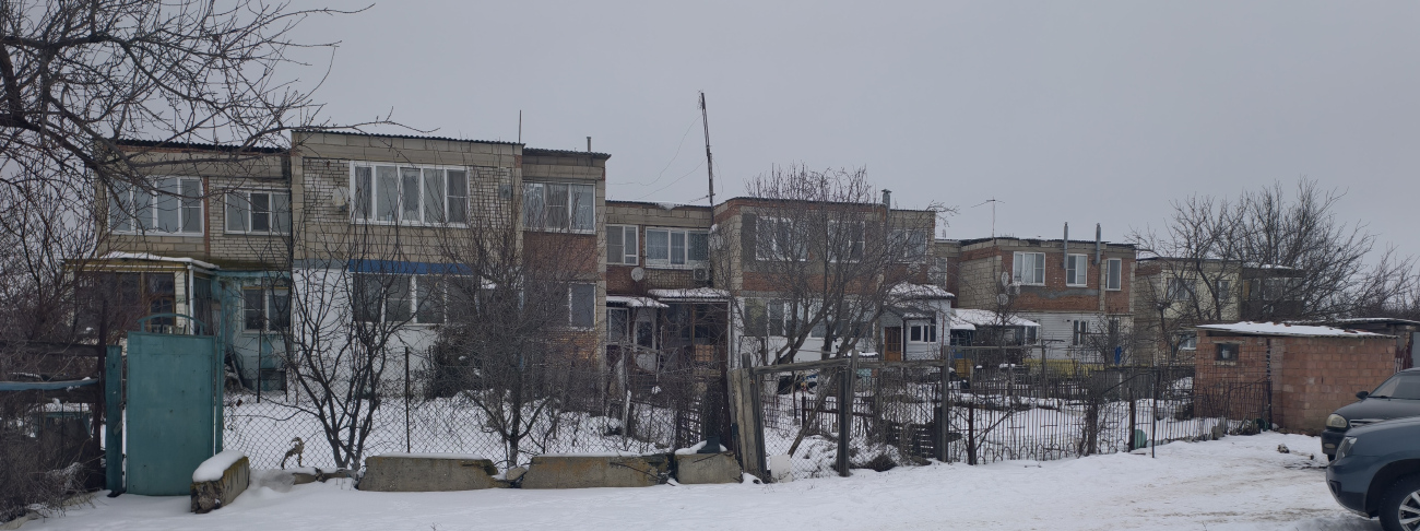 Красный Яр, Улица Строителей, 8 / Степная улица, 27