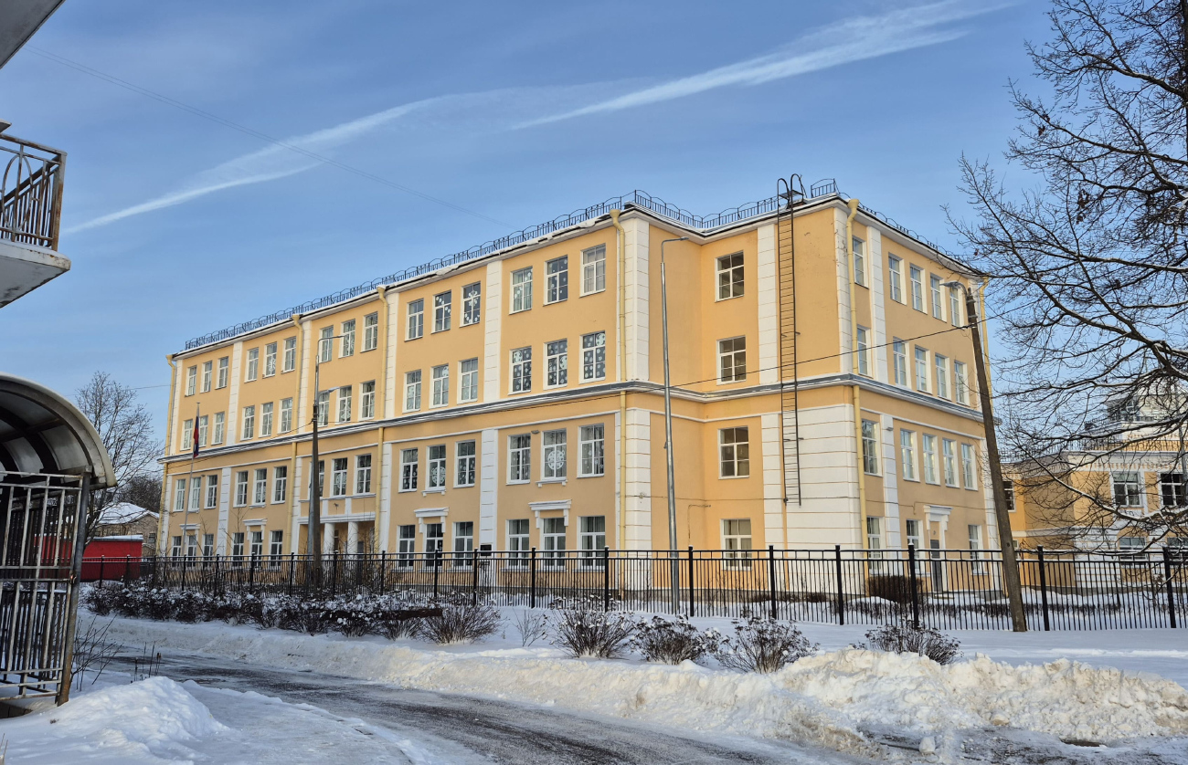 Ломоносов, Улица Дегтярёва, 1 / Александровская улица, 7