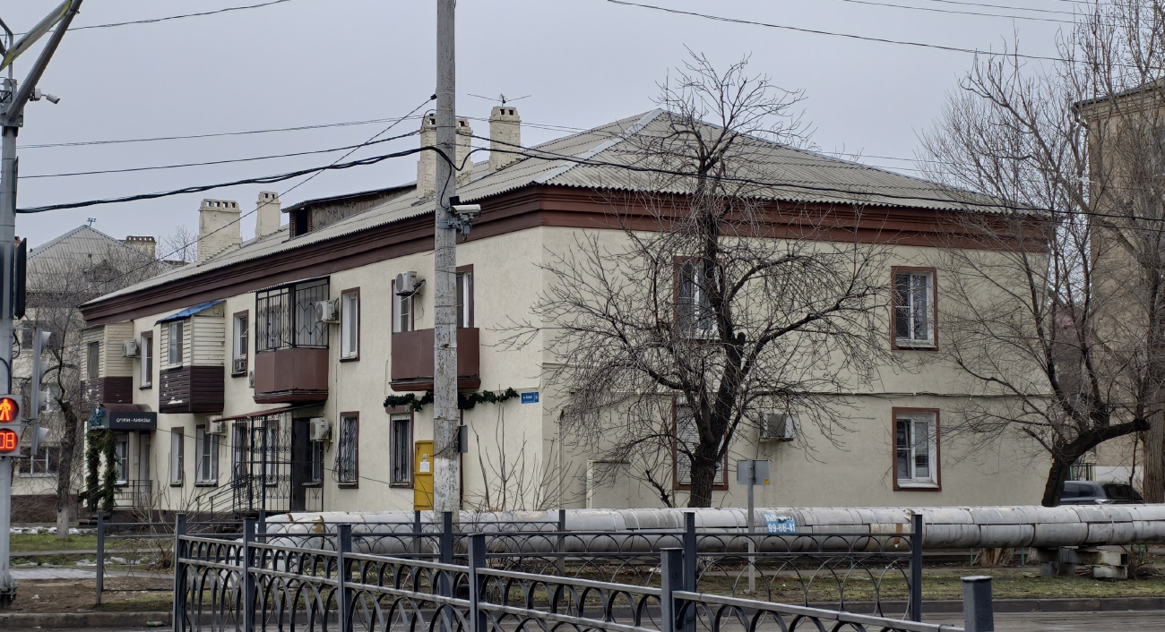 Astrakhan, Боевая улица, 56 / Улица Николая Островского, 58