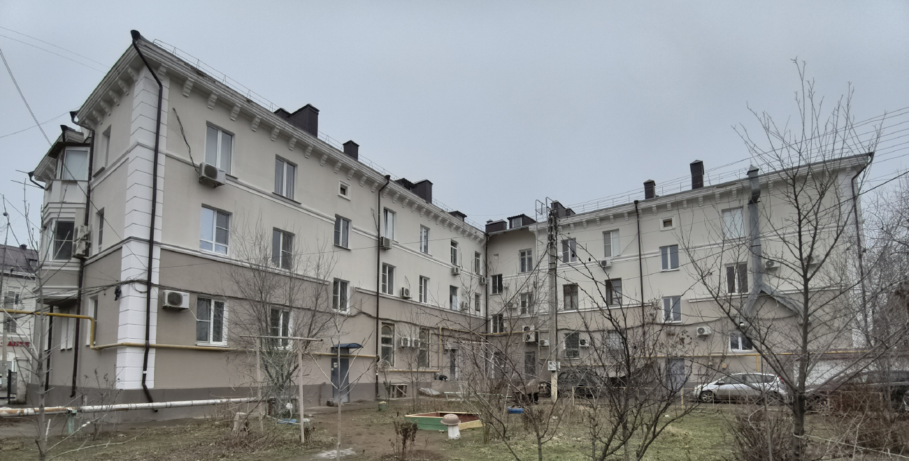 Астрахань, Боевая улица, 48 / Улица Богдана Хмельницкого, 27