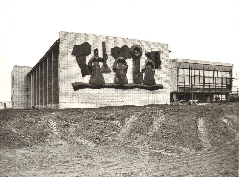 Красные Баррикады, Улица Мира, 2. Монументальное искусство (мозаики, росписи, барельефы, сграфито)