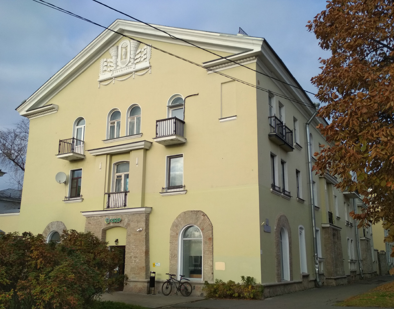 Металлострой, Центральная улица, 2 / Железнодорожная улица, 7