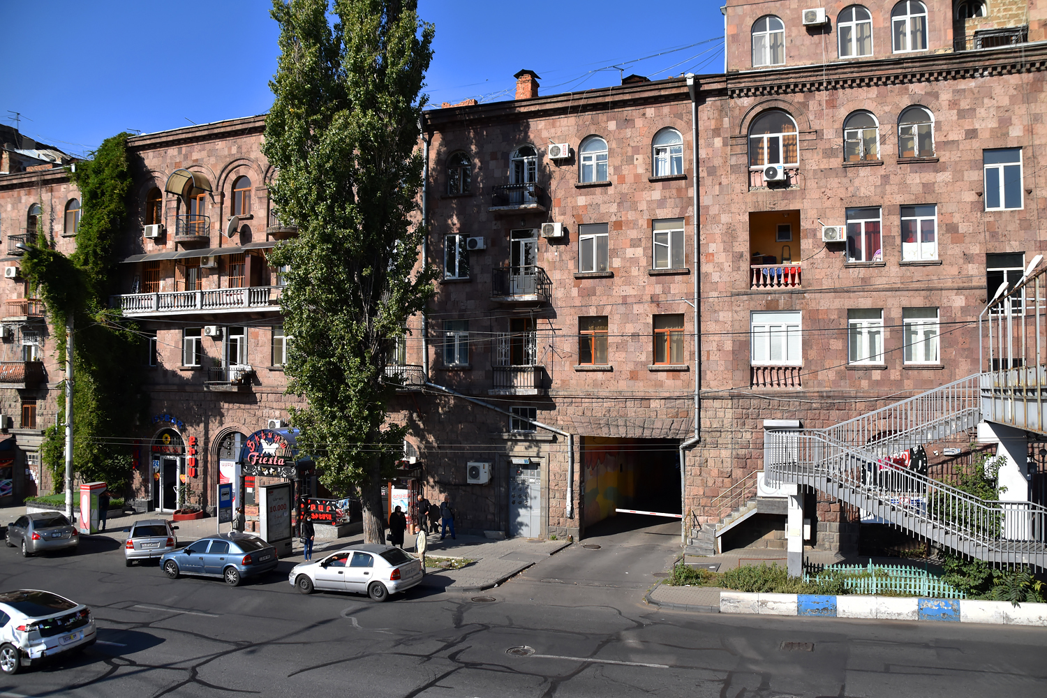 Ереван, Улица Ханджяна, 35