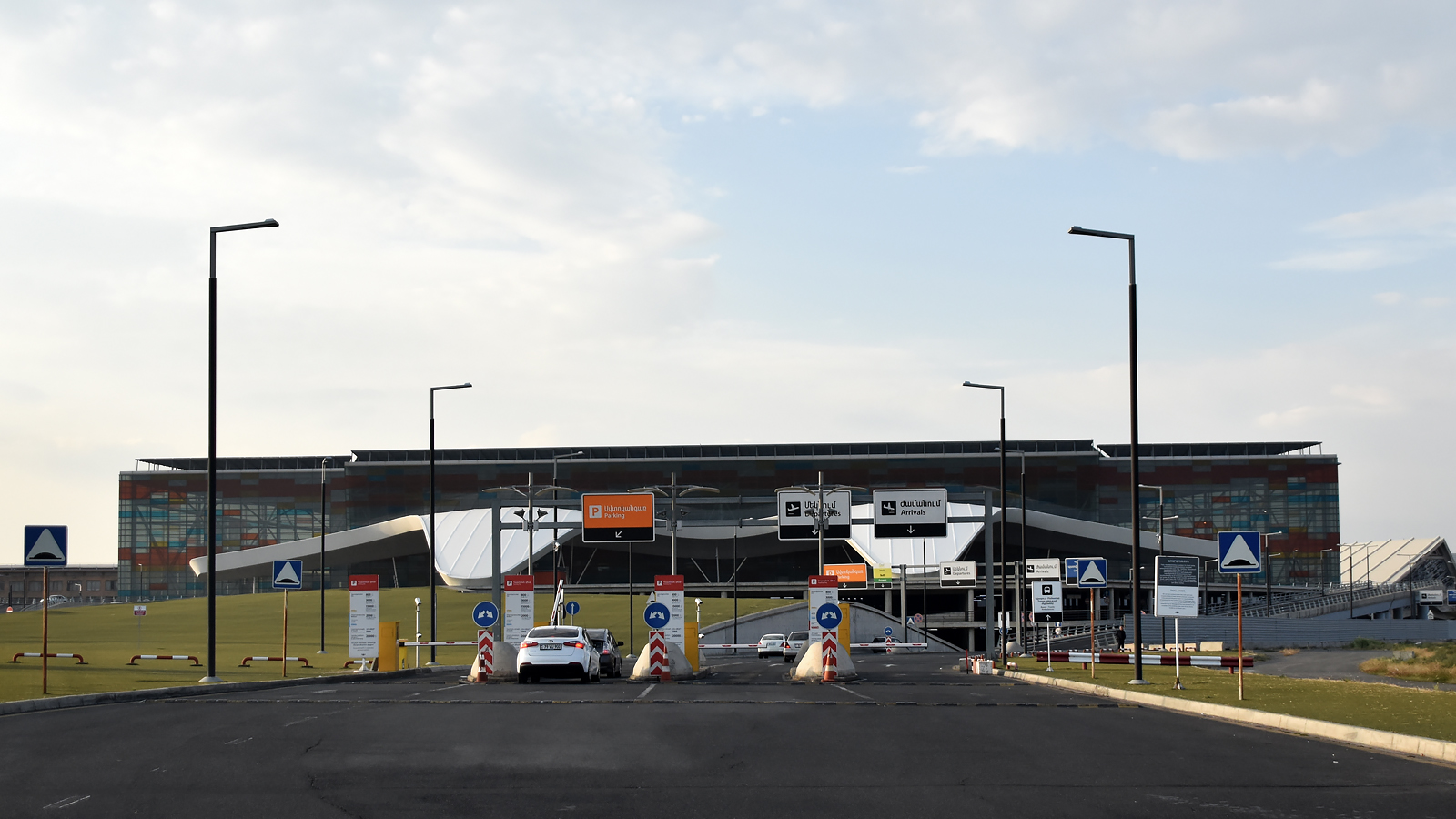 Ереван, Аэропорт Звартноц, аэровокзал