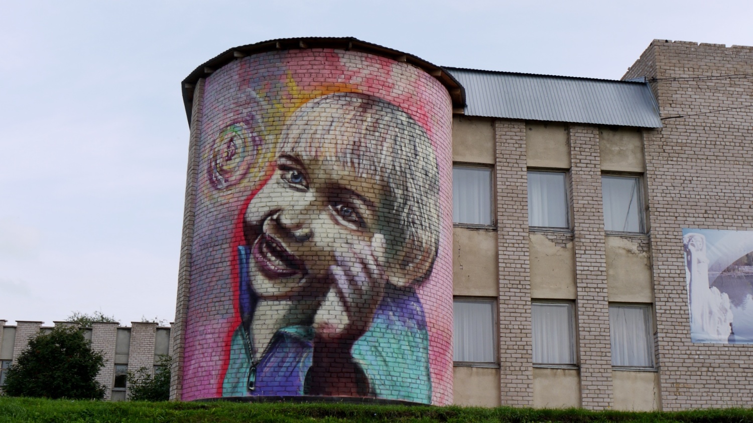 Серноводск, Улица Куйбышева, 30. Монументальное искусство (мозаики, росписи, барельефы, сграфито)