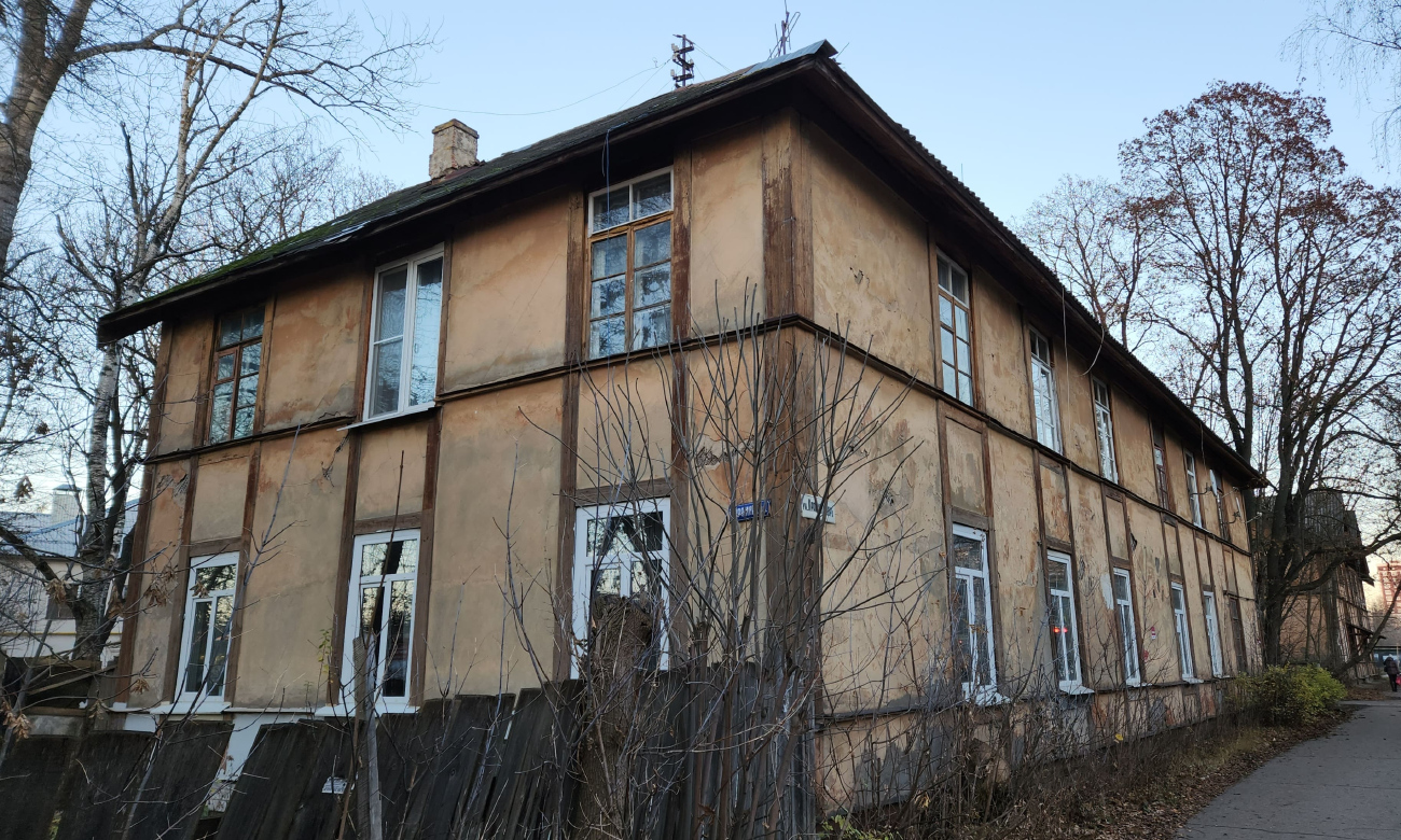 Иваново, Улица Красных Зорь, 24 / Гаражная улица, 15