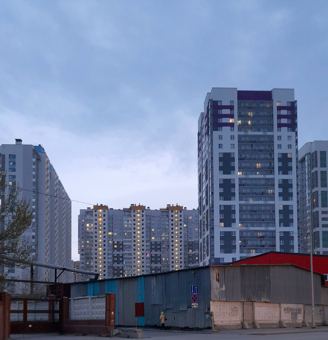 Екатеринбург, Рассветная улица, 8 корп. 1; Рассветная улица, 8 корп. 2; Улица 40 летия Комсомола, 2Е