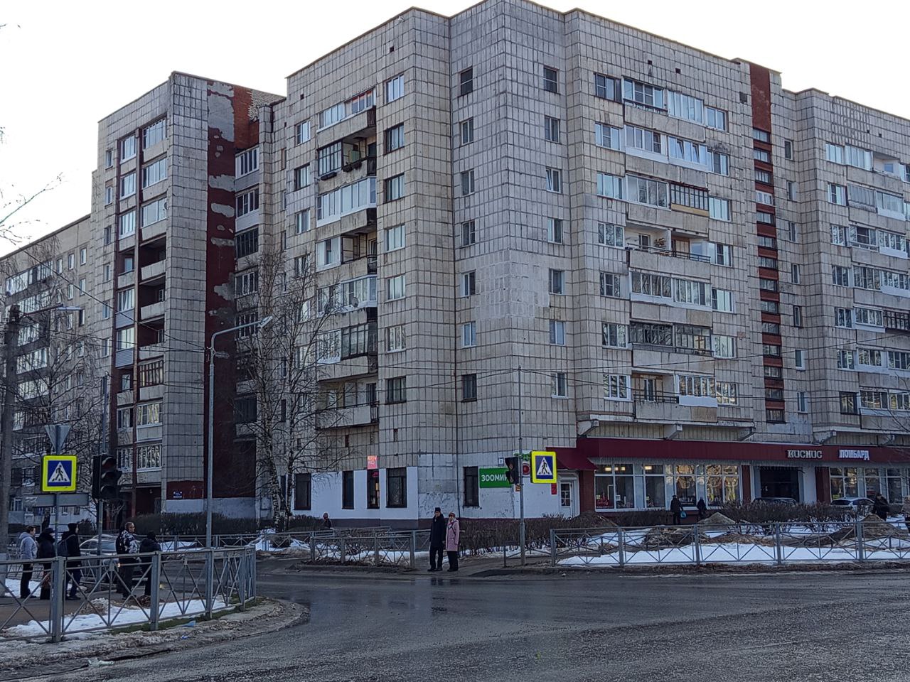 Тихвин, 3-й микрорайон, 11; 3-й микрорайон, 12А