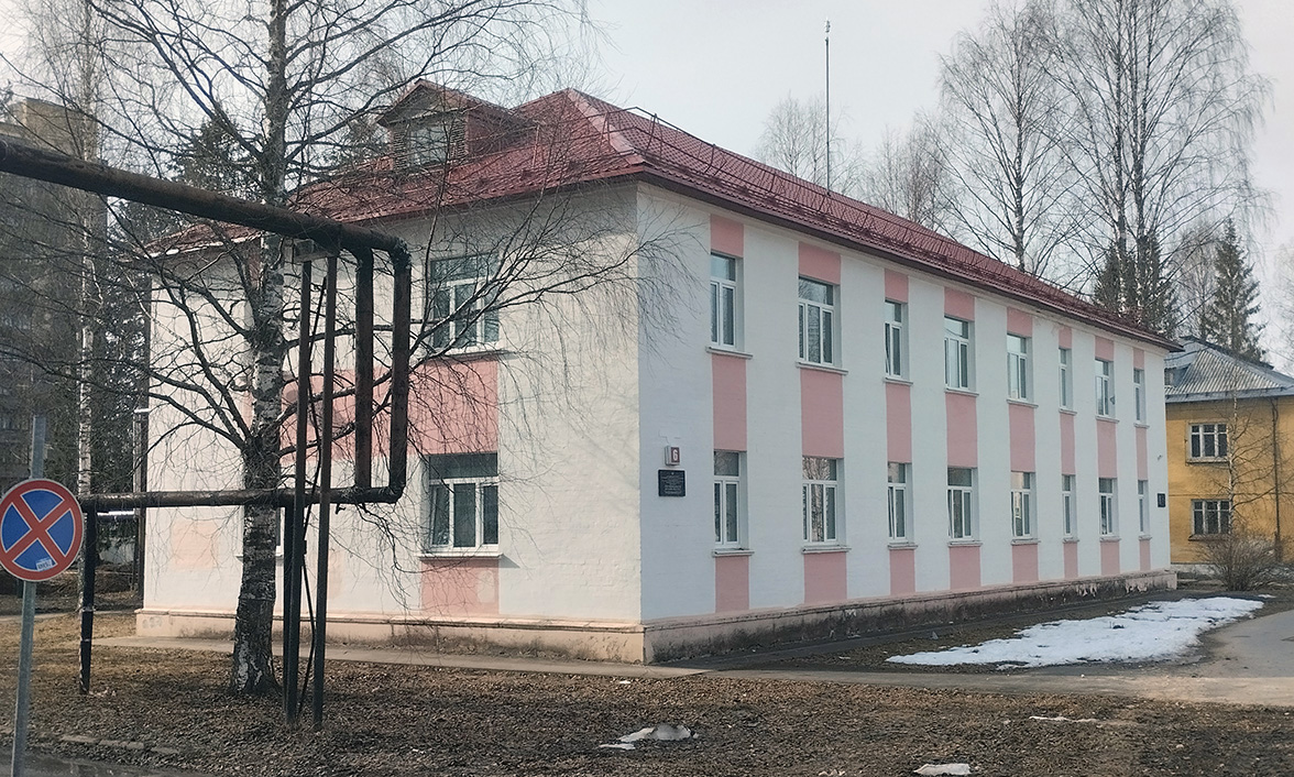 Мирный, Улица Овчинникова, 6