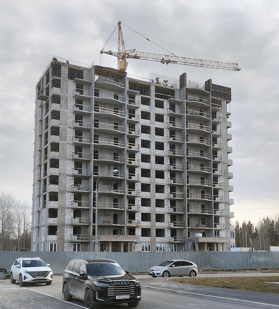 Мирный, Улица Космонавтов, 16*