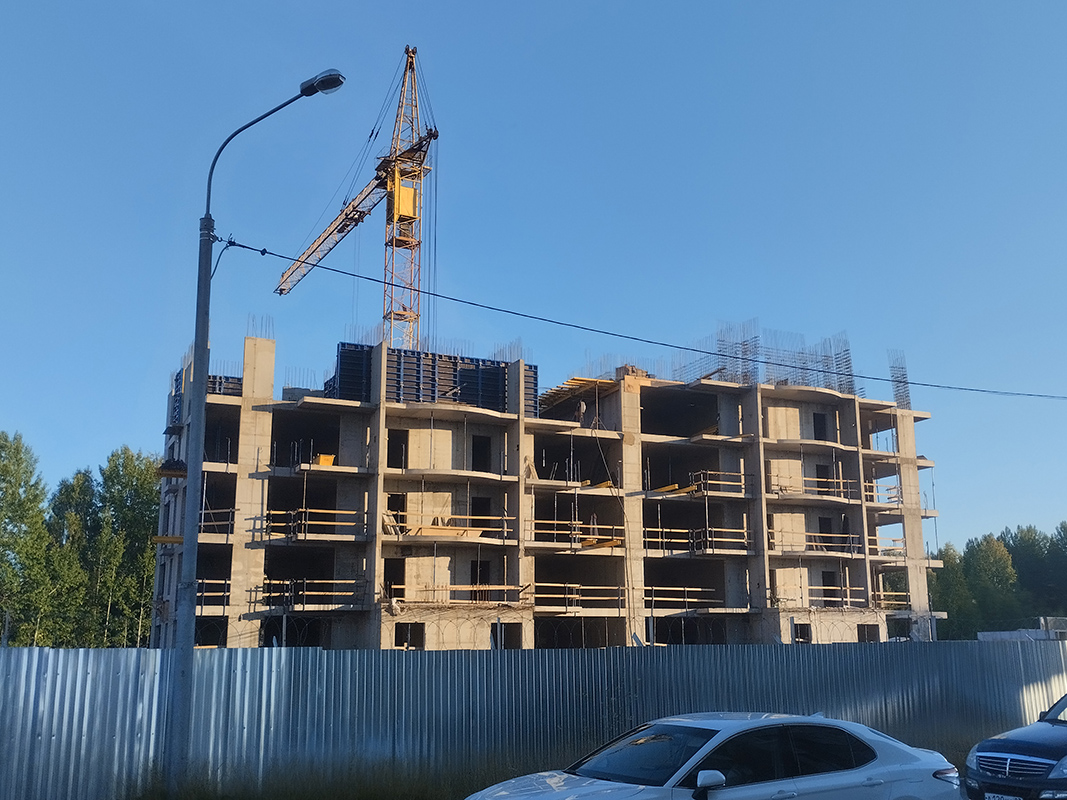 Мирный, Улица Космонавтов, 16*