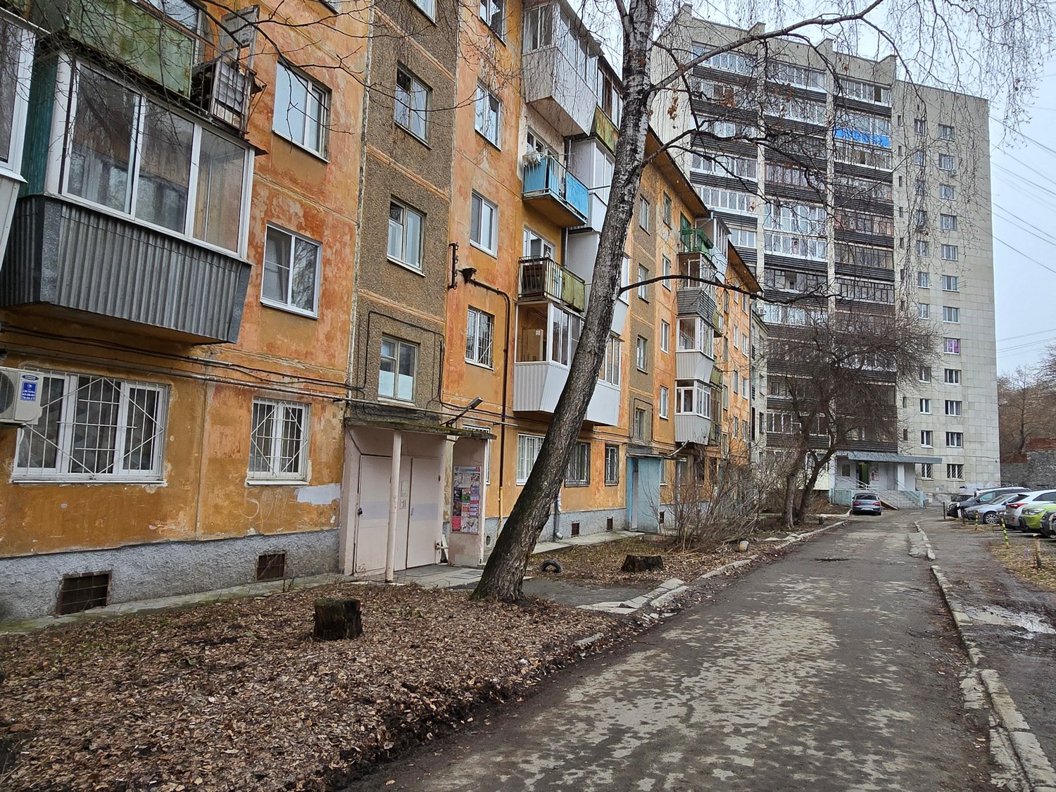 Екатеринбург, Улица Пальмиро Тольятти, 12; Улица Пальмиро Тольятти, 12А
