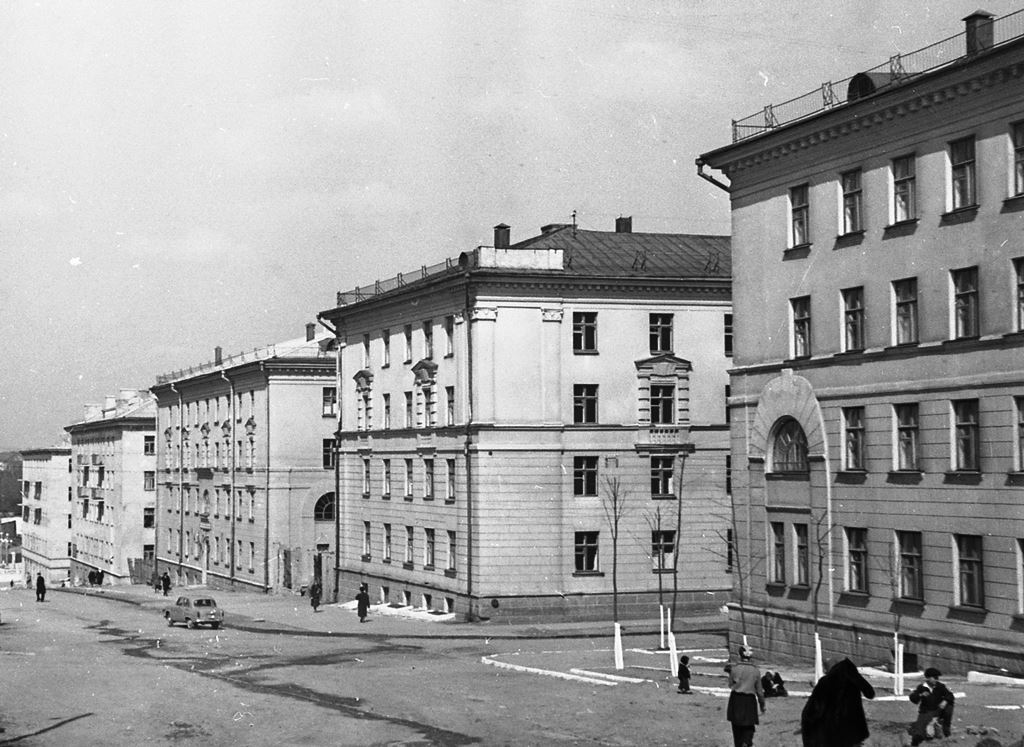 Гродно, Социалистическая улица, 66 / Улица Парижской Коммуны, 10; Социалистическая улица, 53
