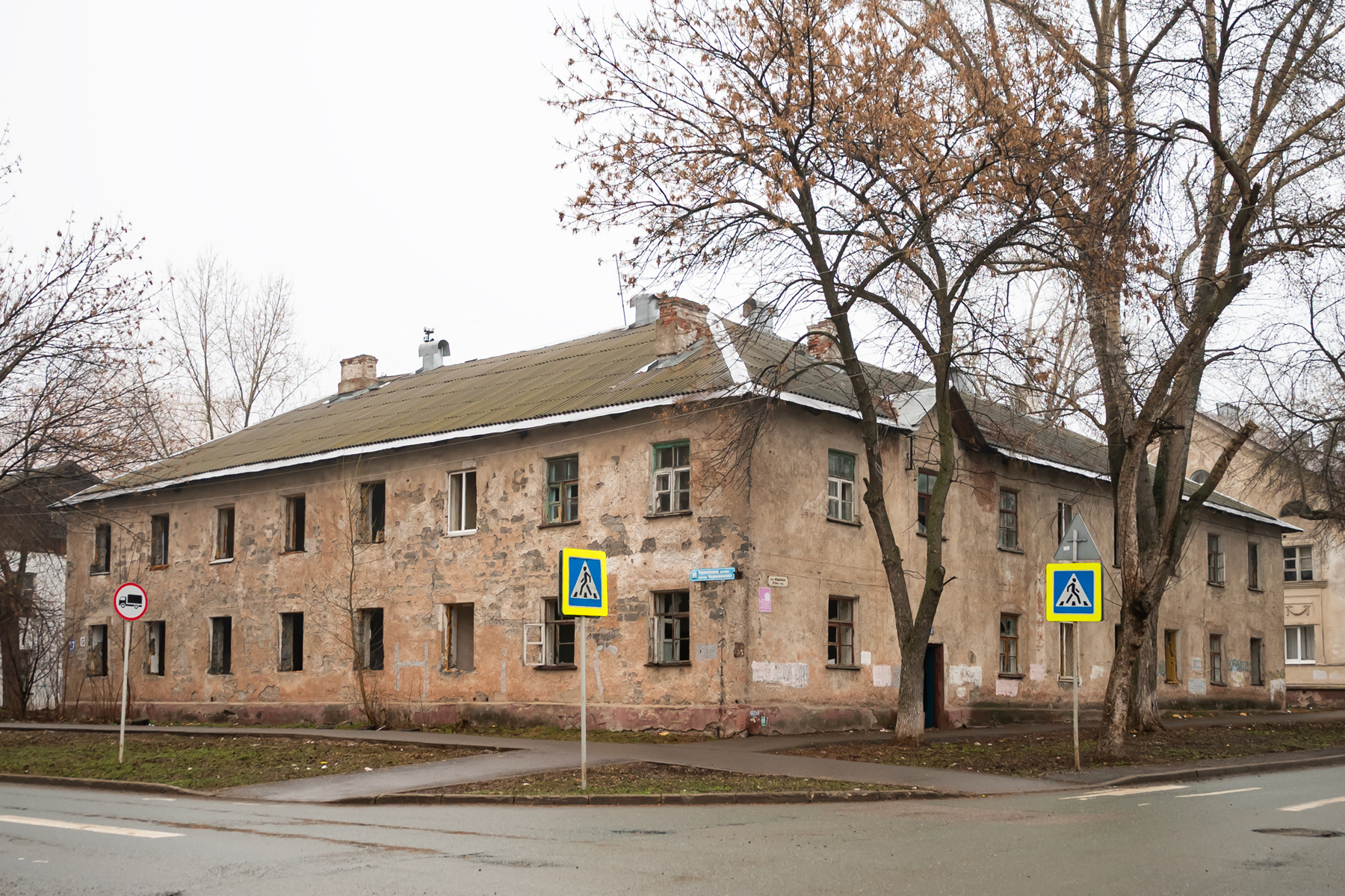 Уфа, Черниковская улица, 27 / Кремлёвская улица, 25