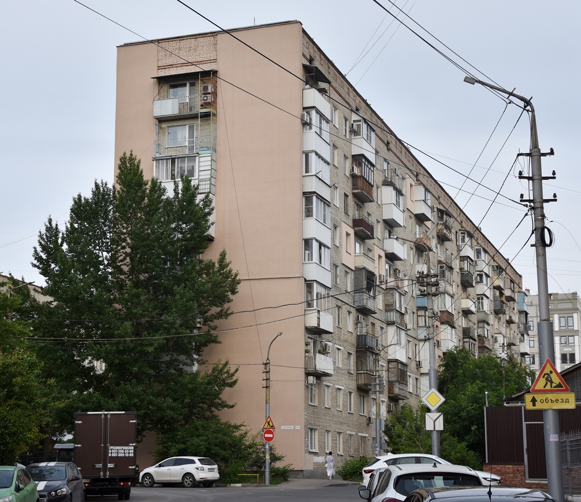 Саратов, Улица Челюскинцев, 40-46