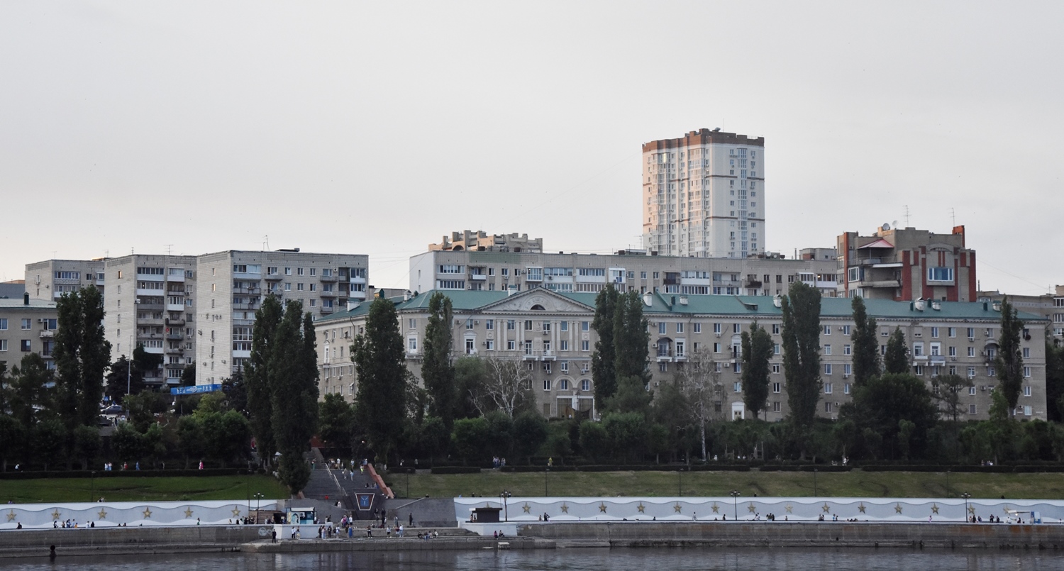 Саратов, Улица Лермонтова, 7; Набережная Космонавтов, 4