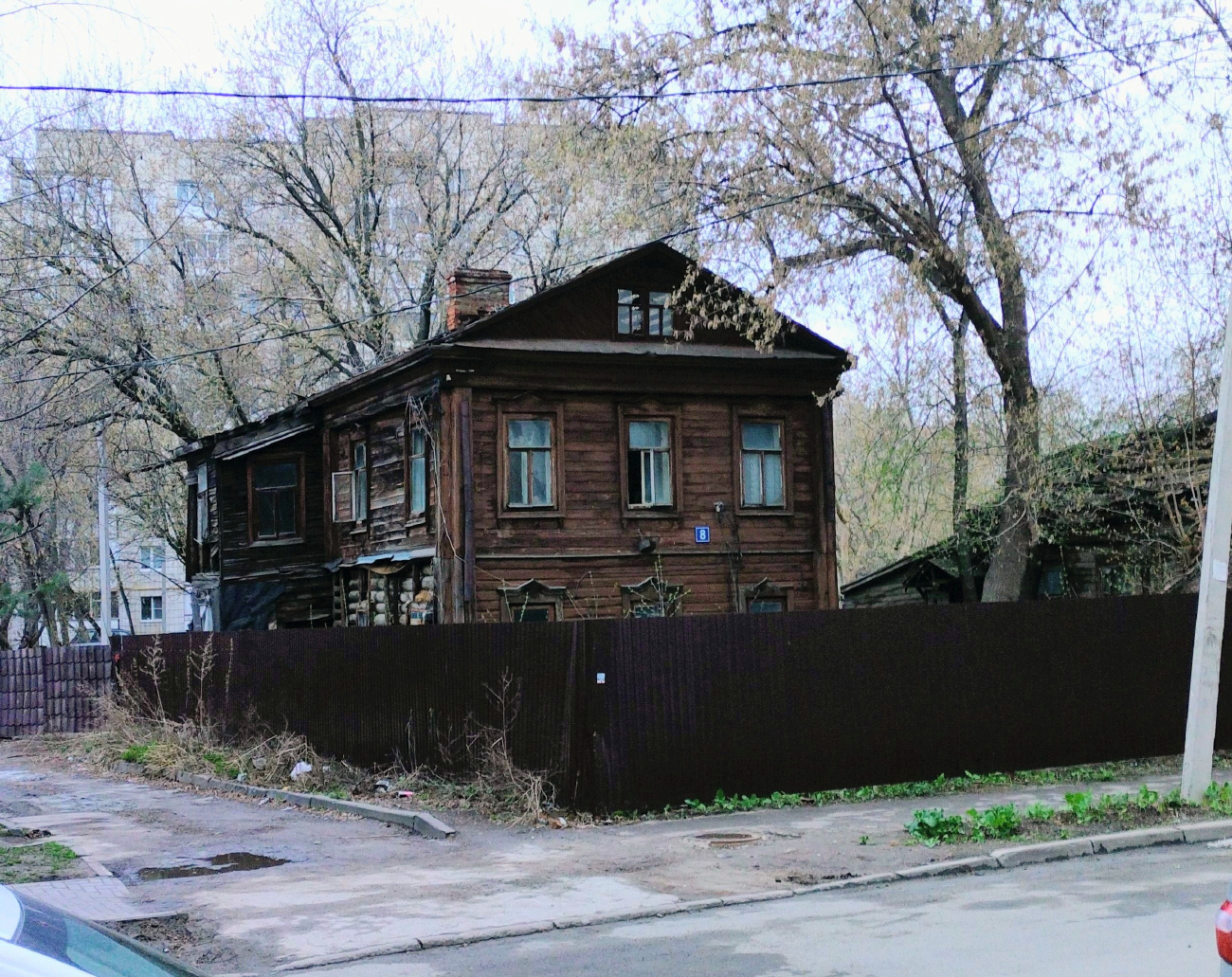 Kaasan, Улица Хади Атласи, 8