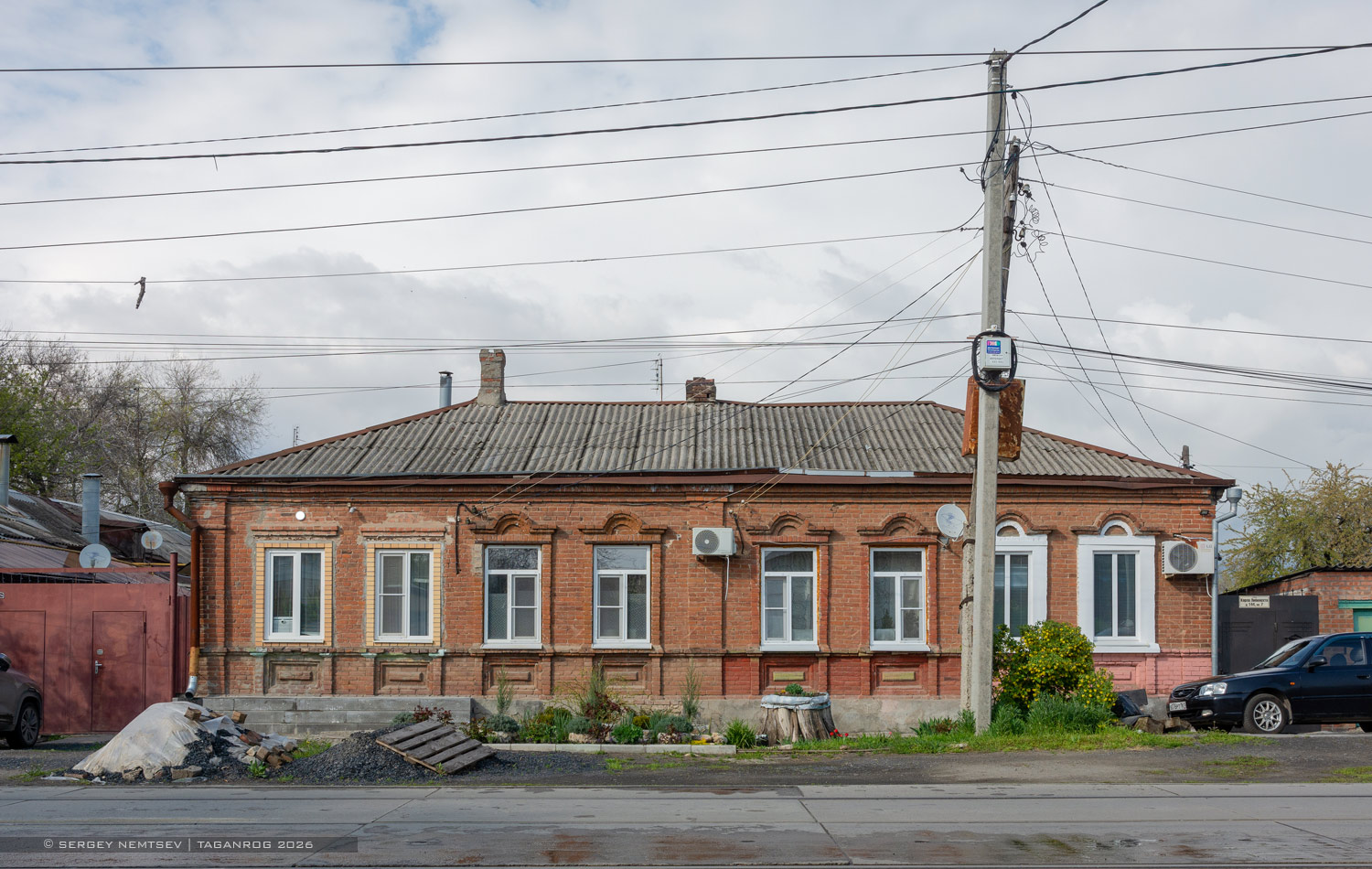 Таганрог, Улица Карла Либкнехта, 144 / Гоголевский переулок, 65