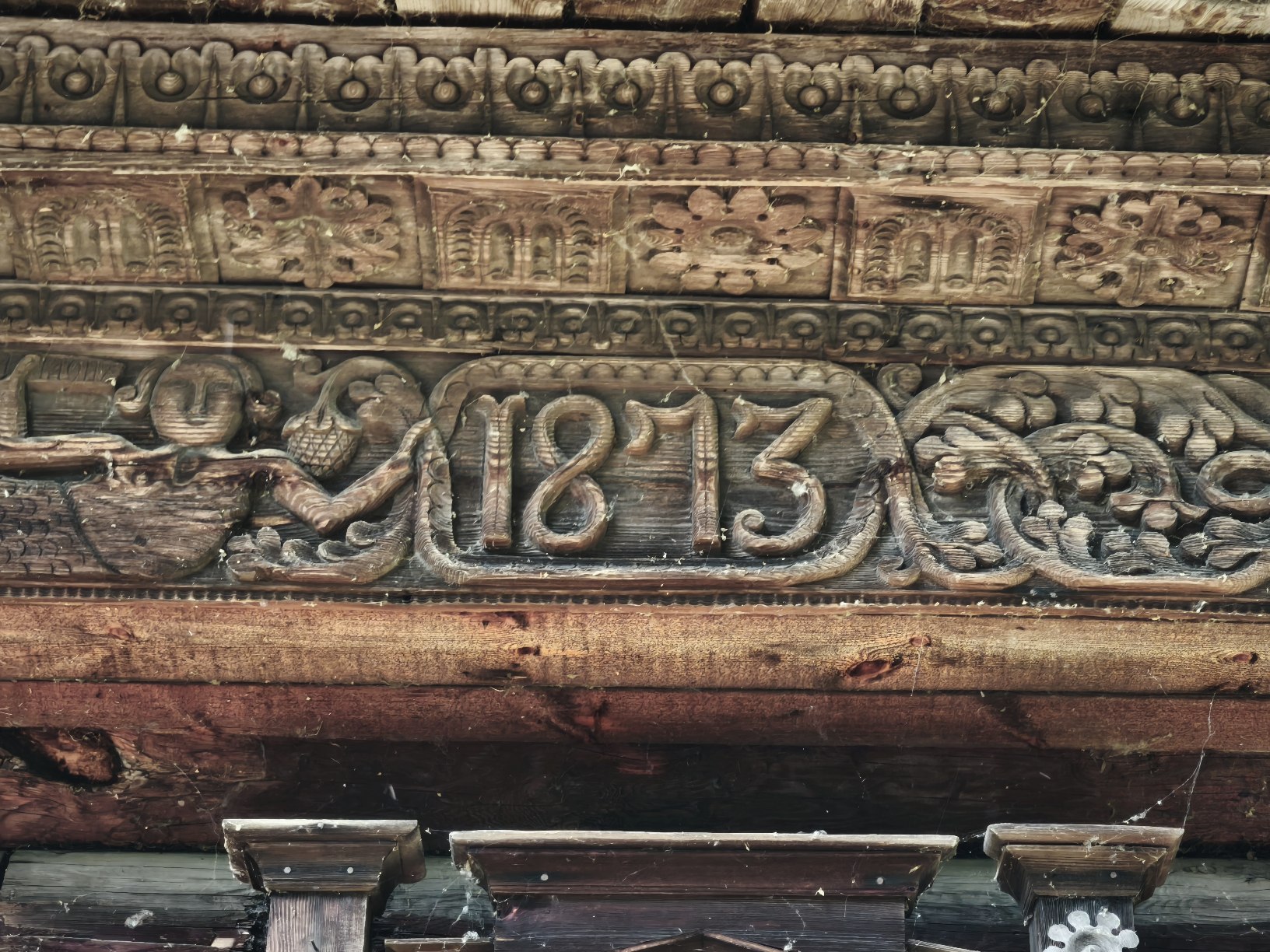 Кострома, Улица Просвещения, 1Б (изба Серова). Резные орнаменты (кроме наличников)