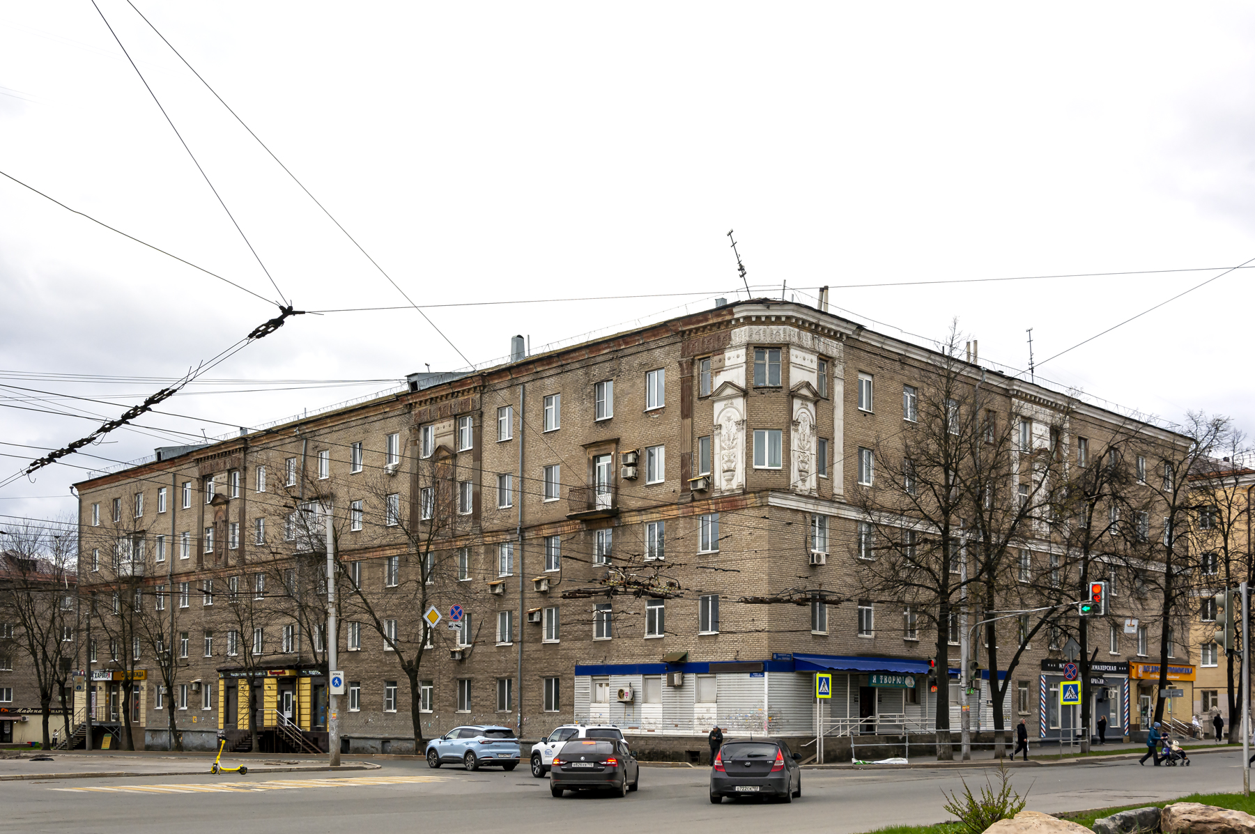 Уфа, Улица Ульяновых, 46 / Кольцевая улица, 48