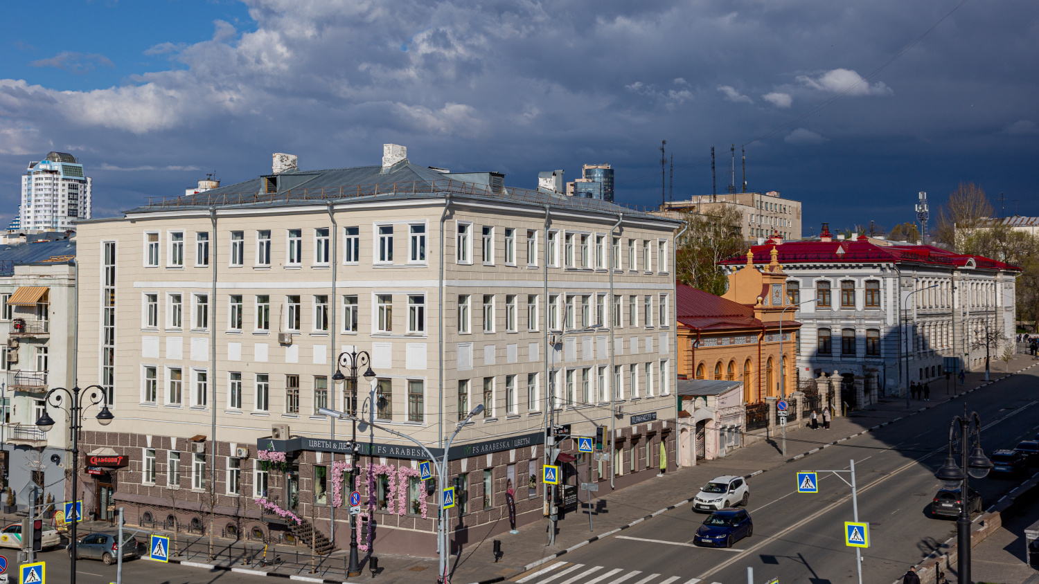 Самара, Красноармейская улица, 2 / Улица Куйбышева, 147; Красноармейская улица, 4; Улица Фрунзе, 138 / Красноармейская улица, 6