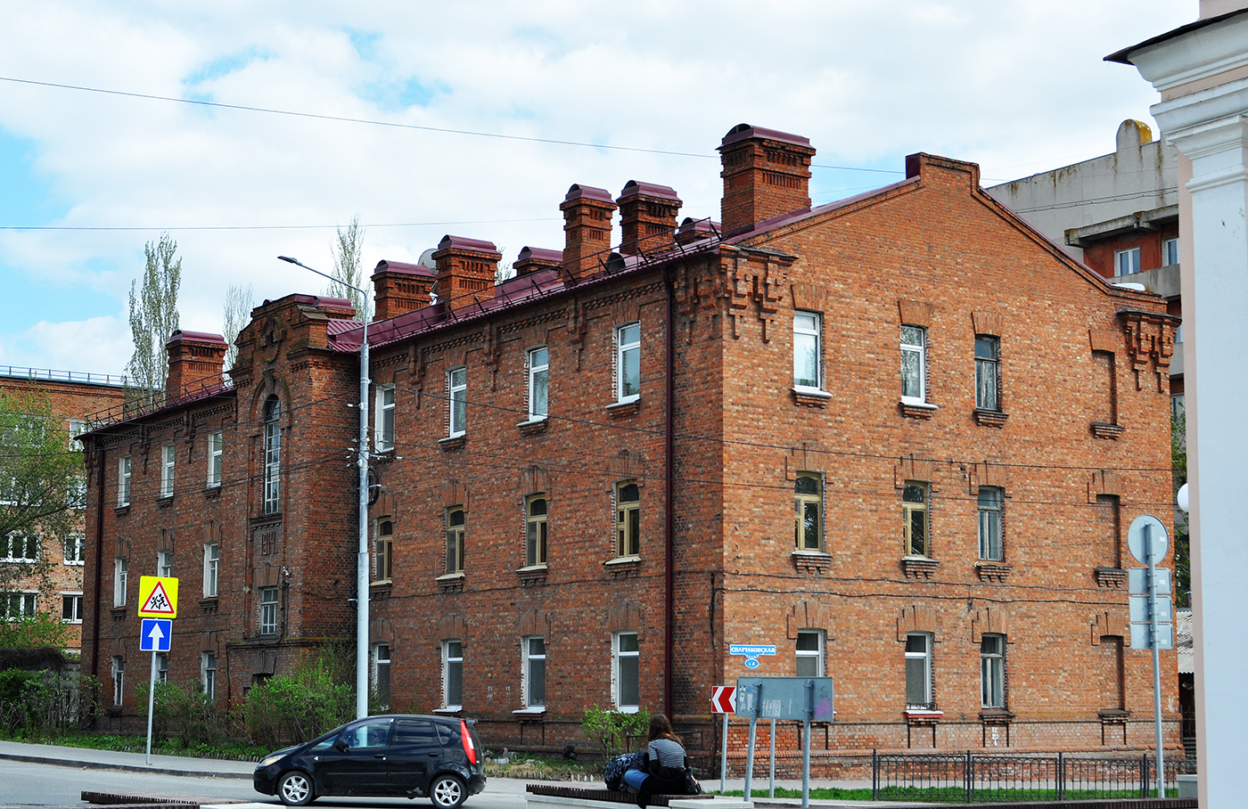 Омск, Улица Красина, 8 / Спартаковская улица, 18