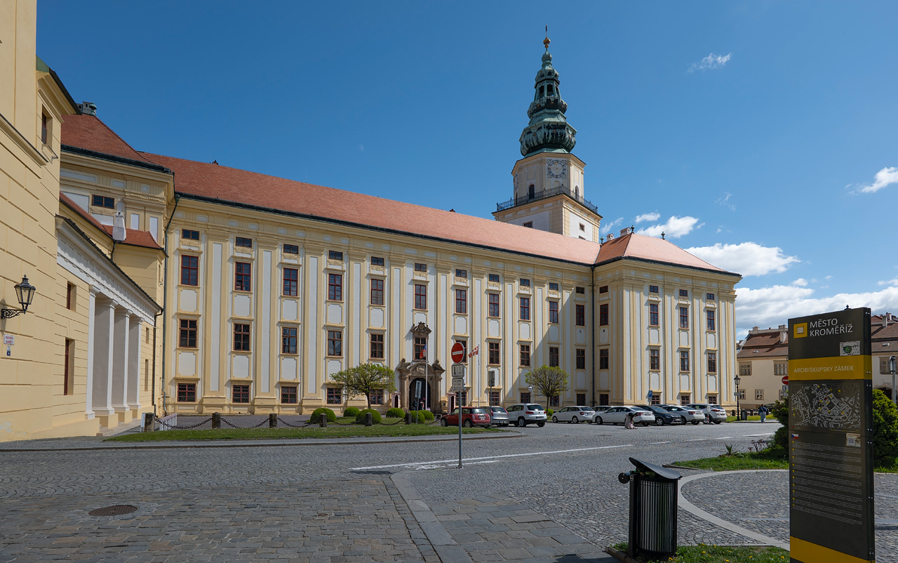 Кромержиж, Sněmovní náměstí, 1