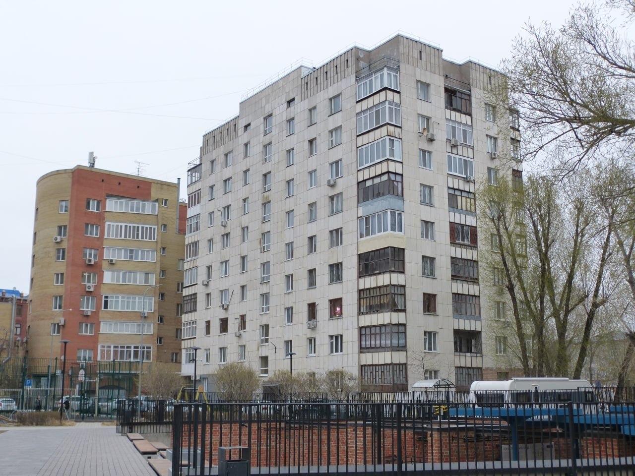 Тюмень, Улица Володарского, 16 / Улица Челюскинцев, 28; Улица Челюскинцев, 30