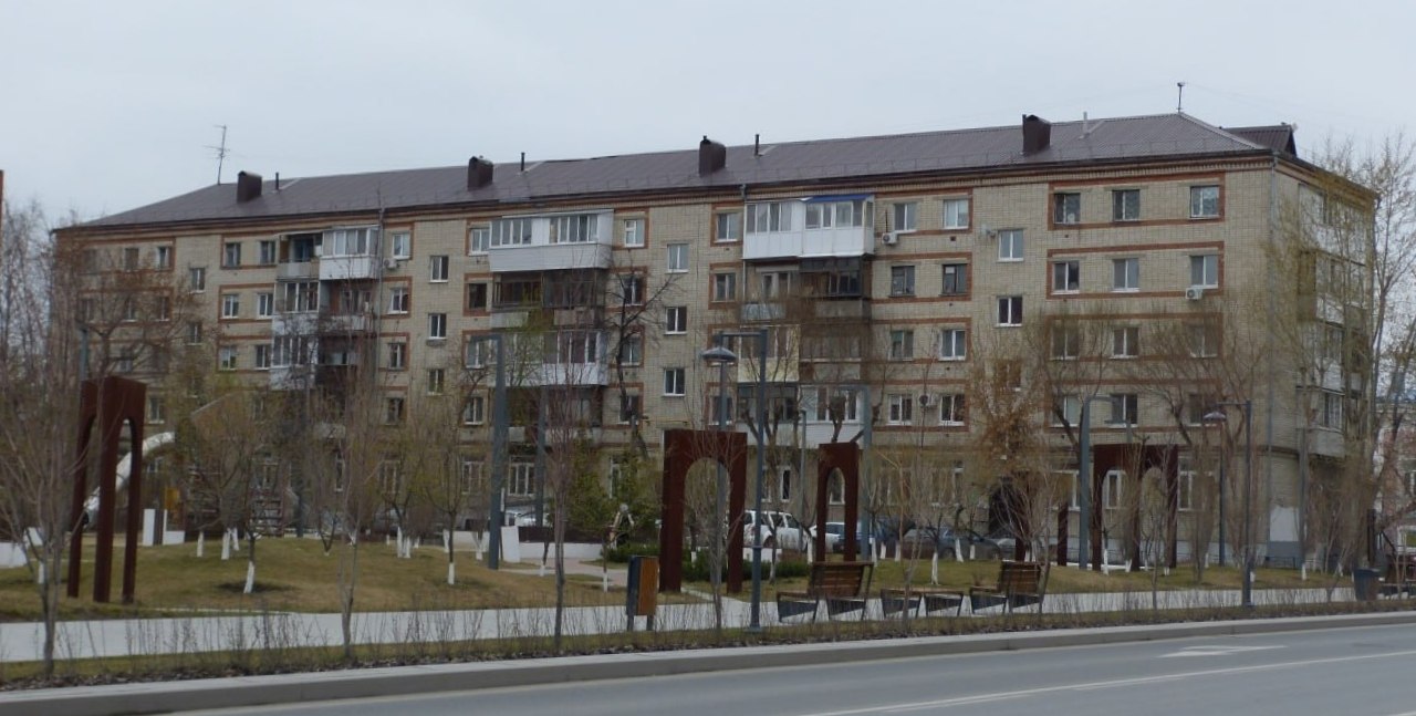 Тюмень, Улица Семакова, 25 / Улица Ленина, 28