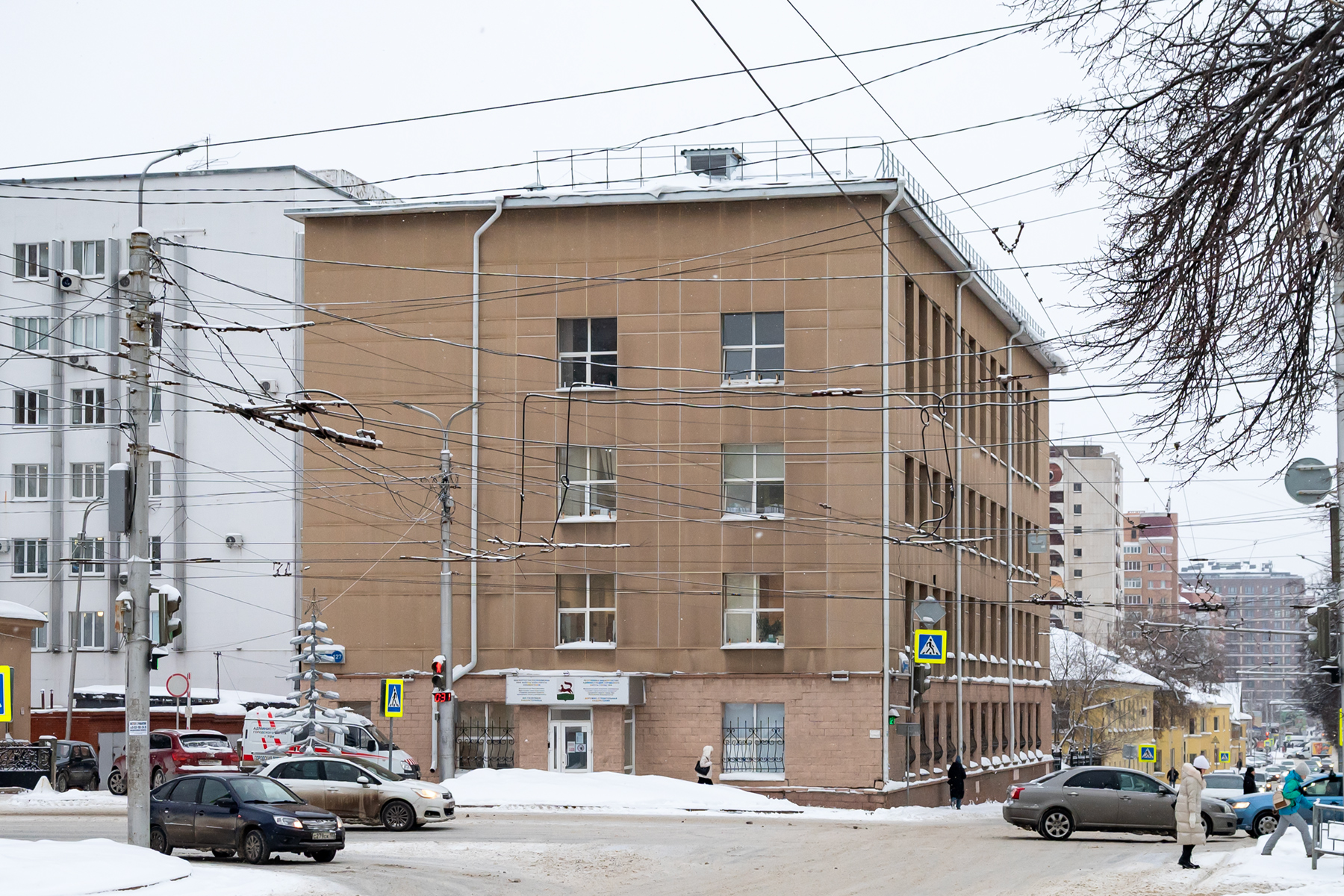 Уфа, Бульвар Ибрагимова, 84 / Улица Пархоменко, 127