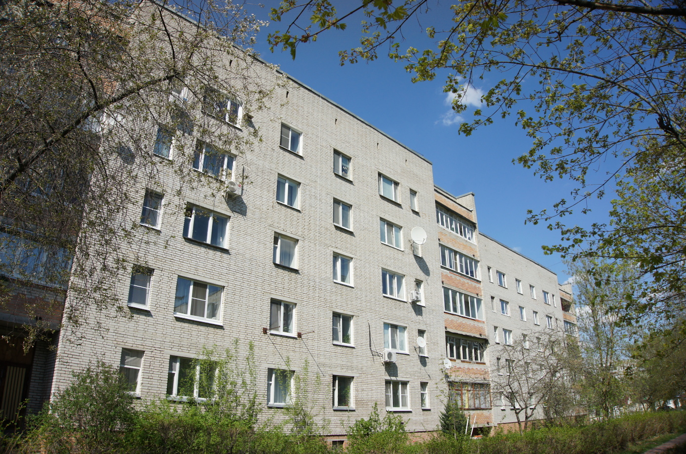 Кремёнки, Улица Маршала Жукова, 1