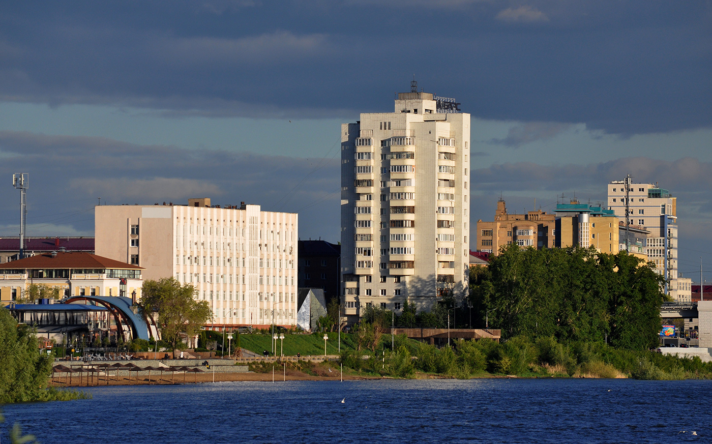 Омск, Съездовская улица, 1; Съездовская улица, 2 / Улица 8 Марта, 6; Улица 8 Марта, 8; Улица Чокана Валиханова, 2 корп. 1