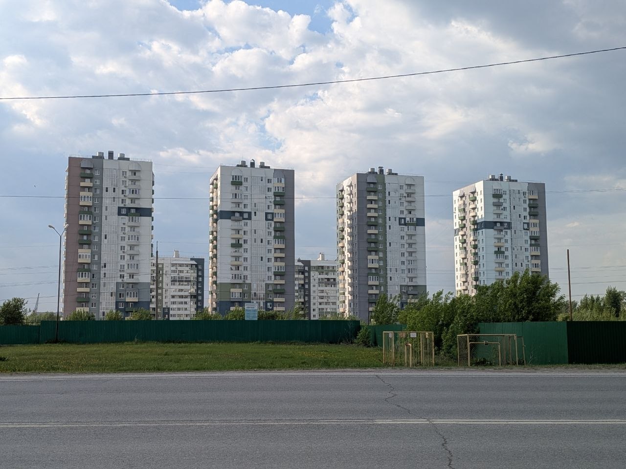 Тюмень, Улица Героев Космоса, 23; Улица Героев Космоса, 21; Улица Героев Космоса, 19; Улица Героев Космоса, 17; Улица Алексея Леонова, 34; Улица Алексея Леонова, 36